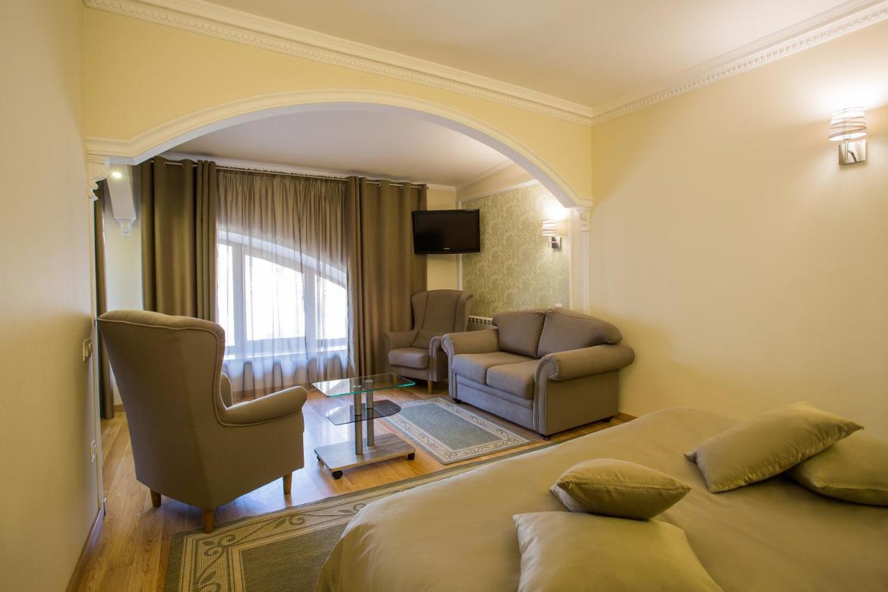 Spa-Hotel Myslyvskiy Dvir Kiew Exterior foto