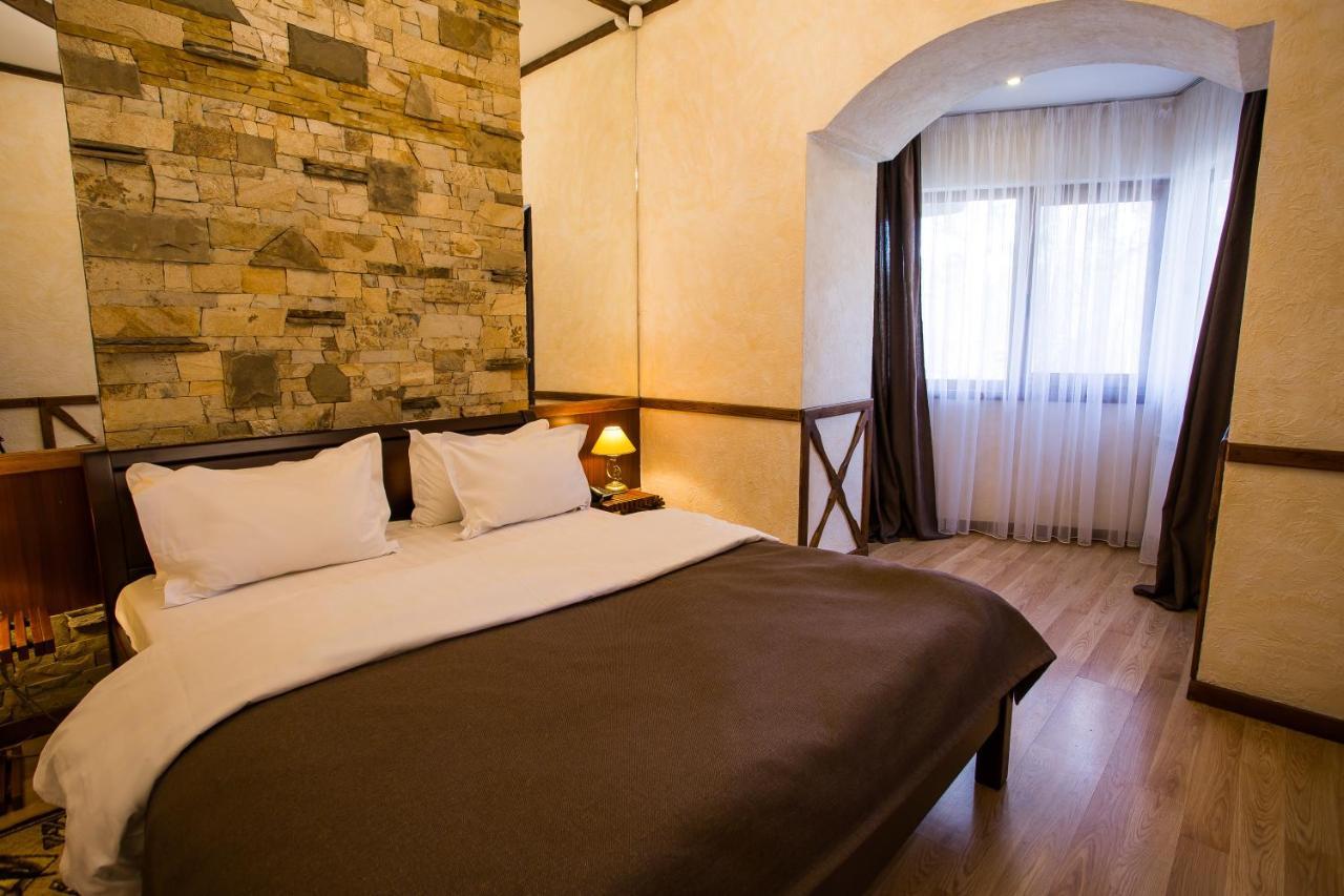 Spa-Hotel Myslyvskiy Dvir Kiew Exterior foto