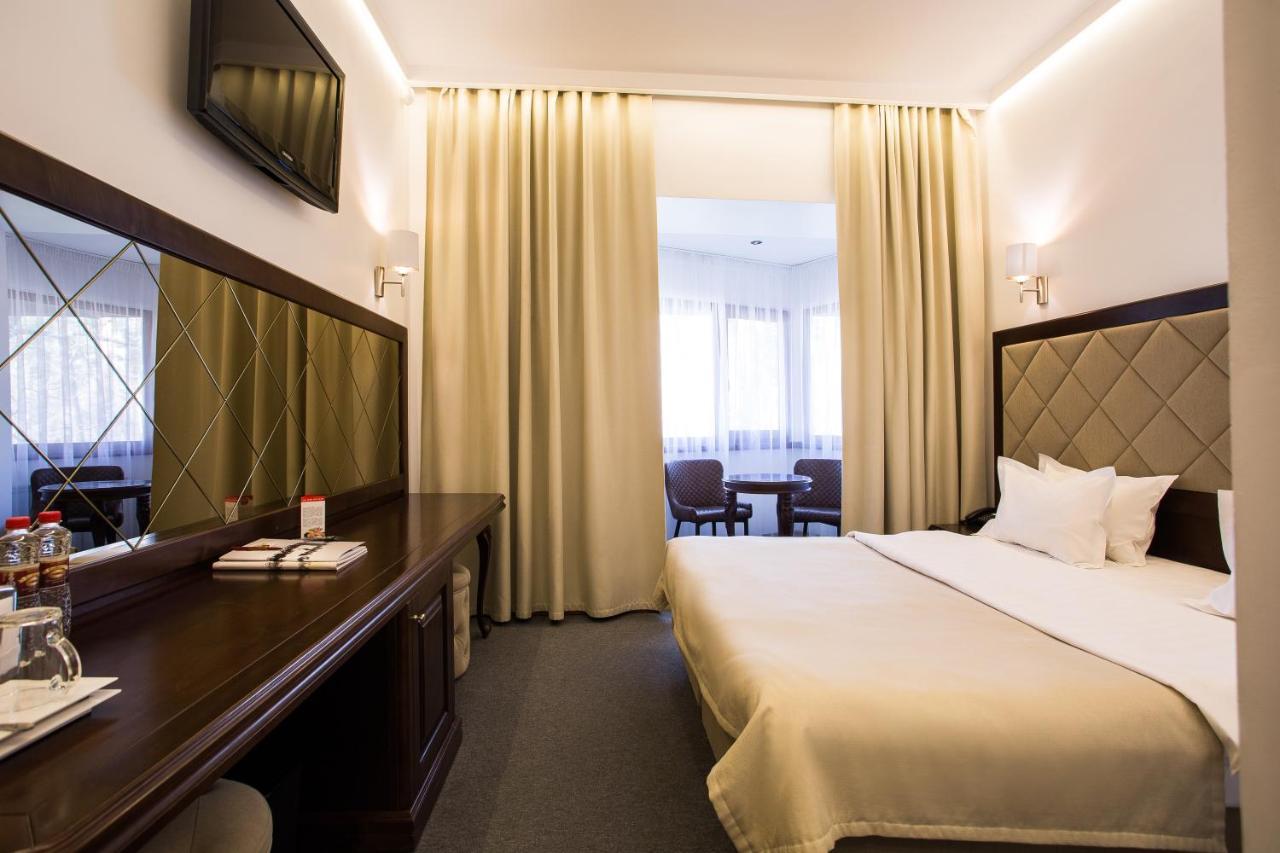 Spa-Hotel Myslyvskiy Dvir Kiew Exterior foto