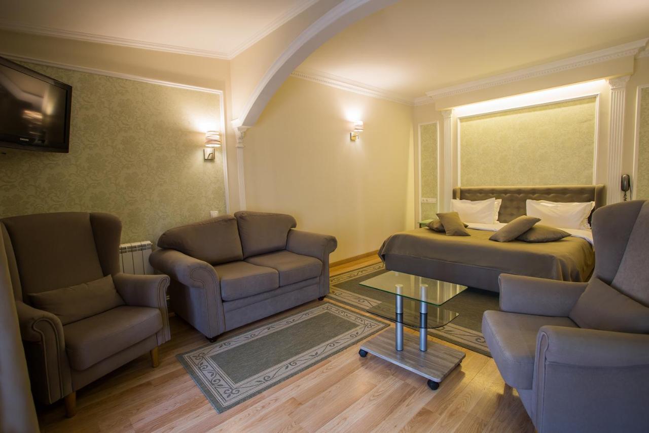 Spa-Hotel Myslyvskiy Dvir Kiew Exterior foto