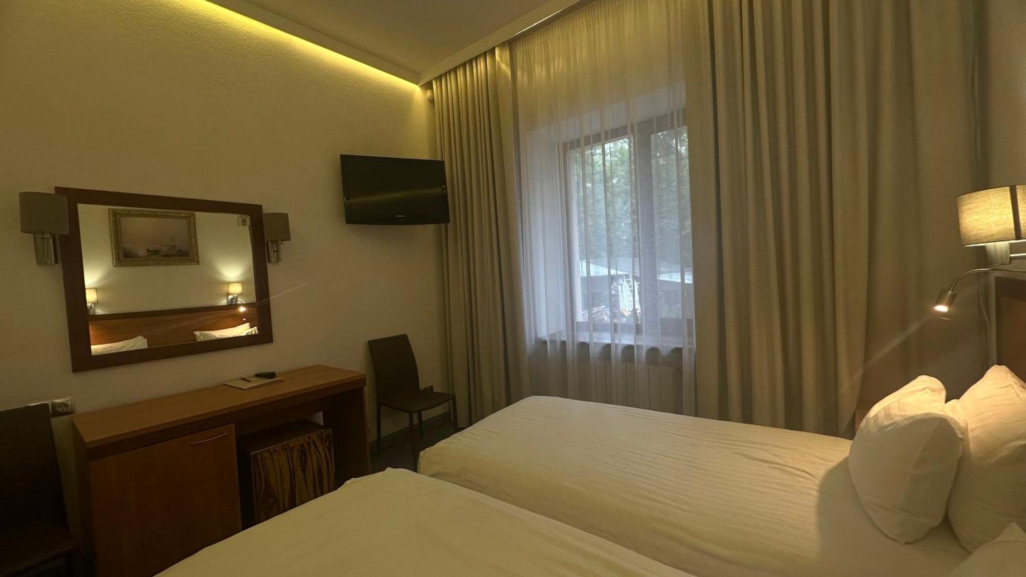 Spa-Hotel Myslyvskiy Dvir Kiew Exterior foto